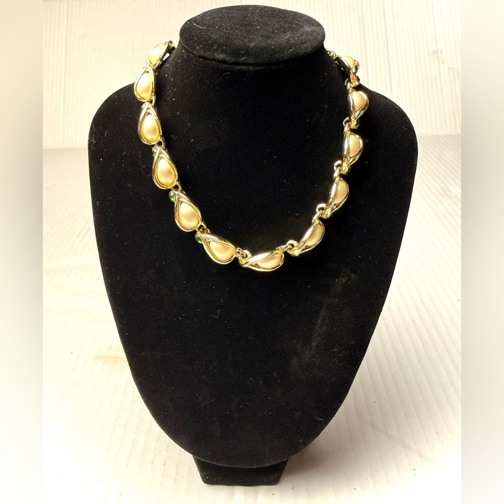 Vintage Teardrop Leaf Shaped Links Green Gemstones Choker Necklace Gold Tone 50s